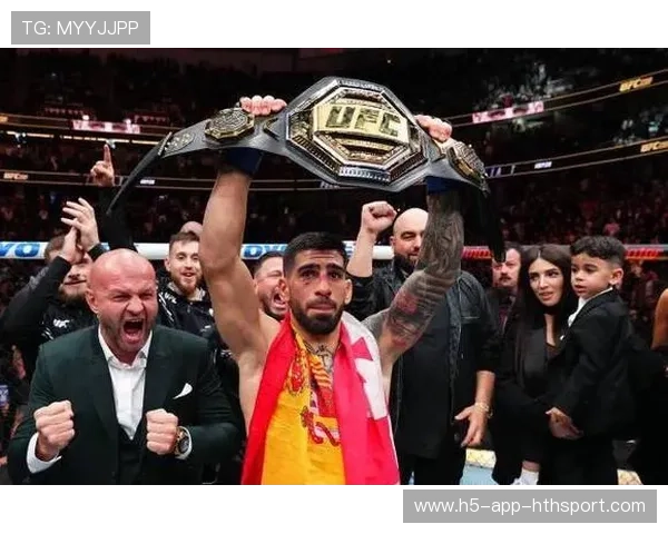 UFC双主赛均出现暴力KO,激情四溢的终极对决震撼全场 UFC双主赛均出现暴力KO,激情四溢的终极对决震撼全场