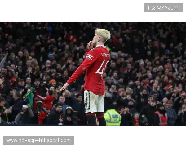 曼联边路传中精准，加纳乔抢点被封