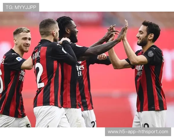 AC米兰吉鲁头球摆渡助攻一锤定音