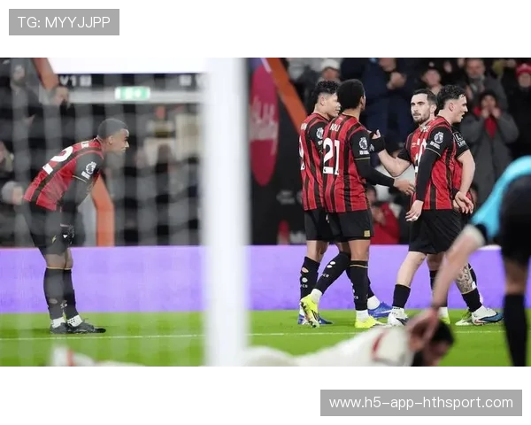 利物浦外线传中被中路球员抢点头球破网的瞬间:战术美学与现场记忆 利物浦外线传中被中路球员抢点头球破网的瞬间:战术美学与现场记忆