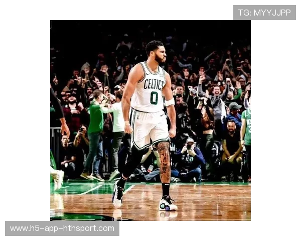 塔图姆反身折叠扣篮引爆波士顿主场，凯尔特人豪取赛季十连胜