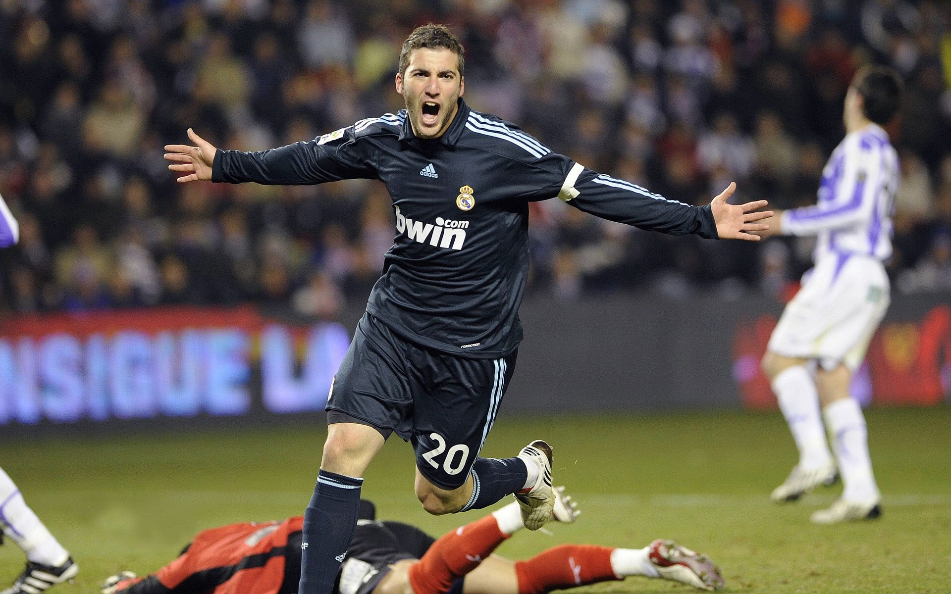 英超榜首大战结果出乎意料